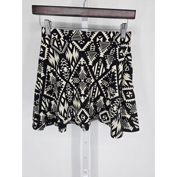 Y2K PINK by Victorias Secret Sz S A Line Mini Skirt Black white Aztec Print - Picture 1 of 4